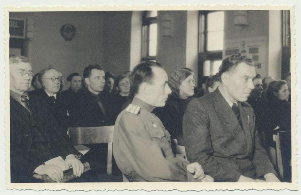 foto, Viljandi Linna Töörahva Saadikute Nõukogu I istungjärk 1.02.1948, saadikud