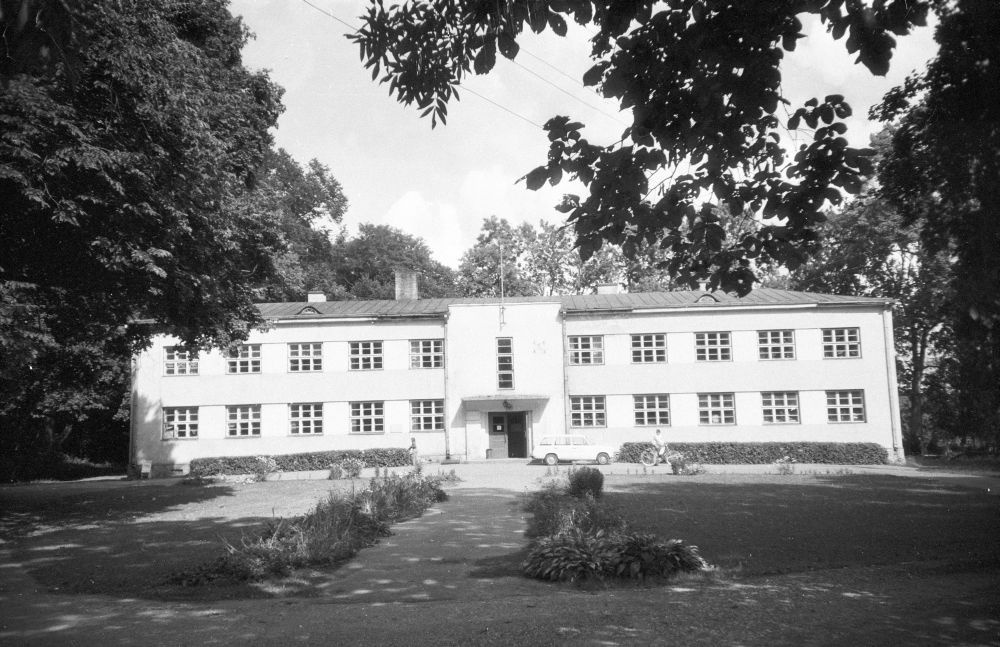 Cali school house