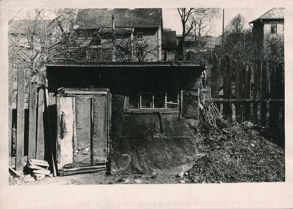 Tartu linnavaade. Kuur hoovis. 1960ndatel.