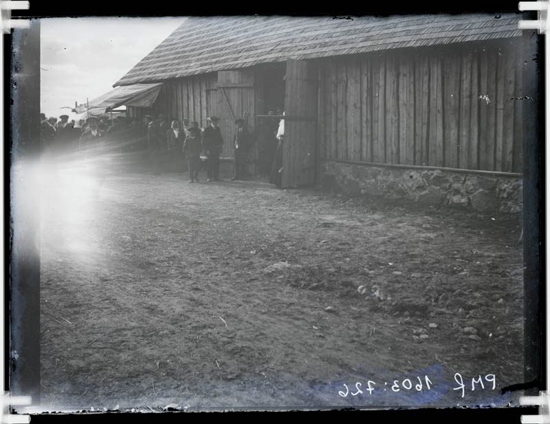 klaasnegatiiv, pidu Ivaski küünis, Lõõla 1930.a.