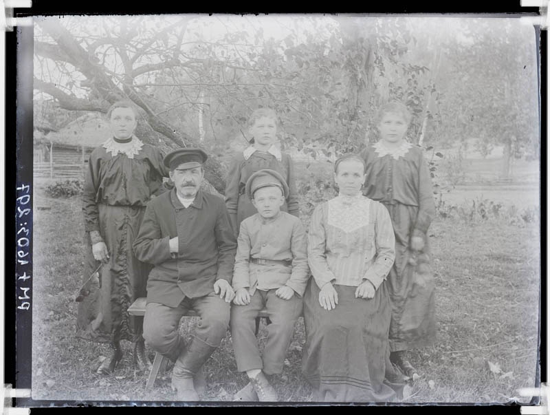klaasnegatiiv, perekond 4 lapsega , Lõõla 1920-ndad.a.