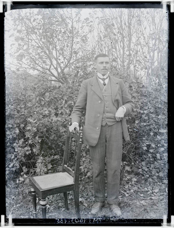 klaasnegatiiv, mees ülikonnas, Lõõla 1920-ndad a.