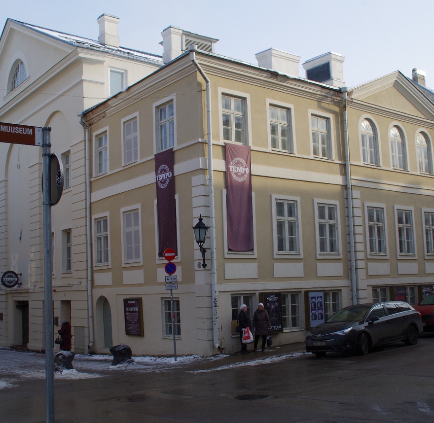 Kino Athena Tartus, vaade hoonele nurgalt. Ü/e arh-d Robert Pohlmann, Anatoli Podtšekajev, Nikolai Willer rephoto