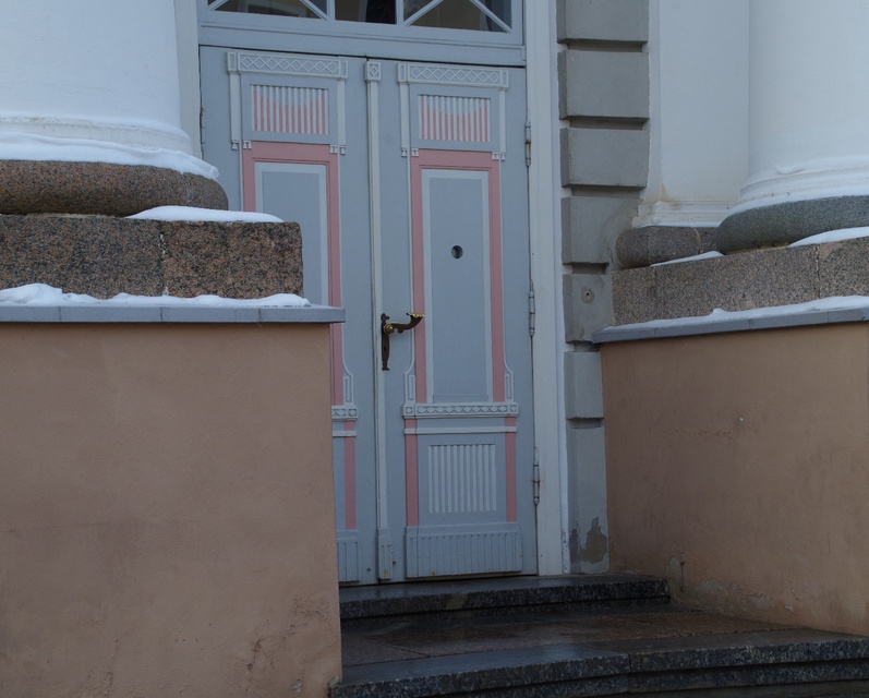 [Tartu University Rector Arnold Koobi meeting at the staircase of Georg Friedrich Parrot and Johan Skyttega University Head Building] rephoto