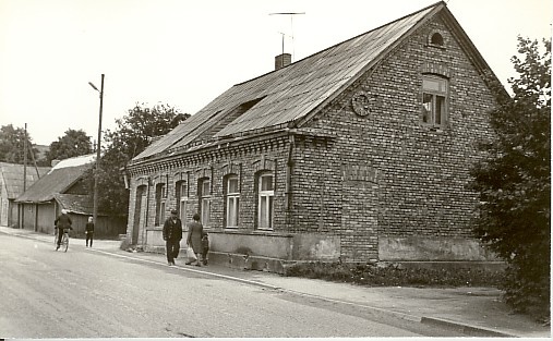 foto, Maja Paides Suur-Aia tänaval 1983.a.