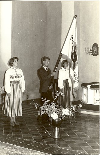 foto, Paide Gümnaasiumi lipu õnnistamine 1992.a.