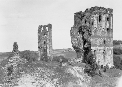 Vastseliina linnuse varemed  similar photo