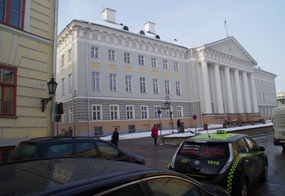 Tartu. Reconstruction of the main building of the University of Tartu after the fire rephoto