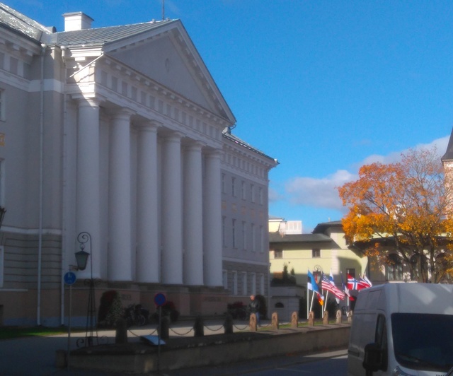 Ülikooli hoone rephoto