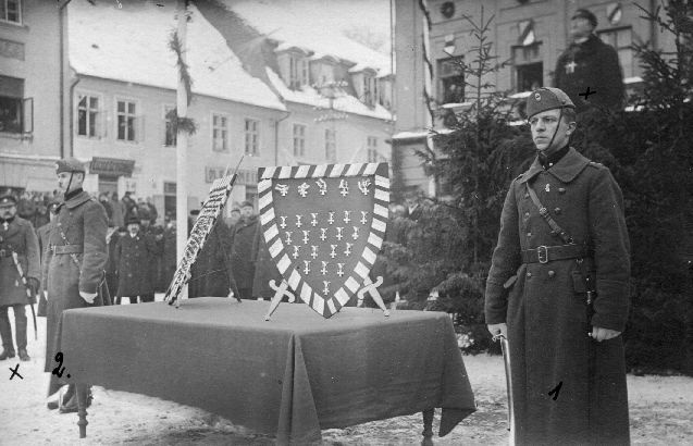Eesti Vabariigi aastapäev: Vabaduse Ristide (Vabadusristide) väljajagamine. Tartu Raekoja plats, 24.02.1922.