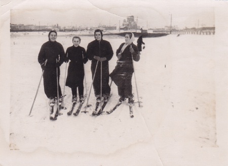 Kreenholmi manufaktuur, Vana ketrusvabrik. Suusatajad. 1950.astail
