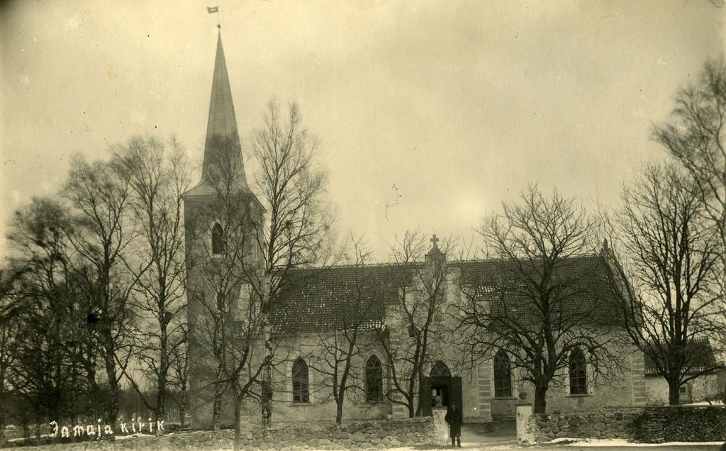 Jämaja kirik, lähivaade lõunast