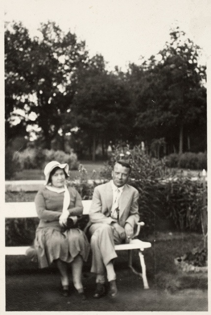 Julie ja Otto Tomberg Pärnu pargis
