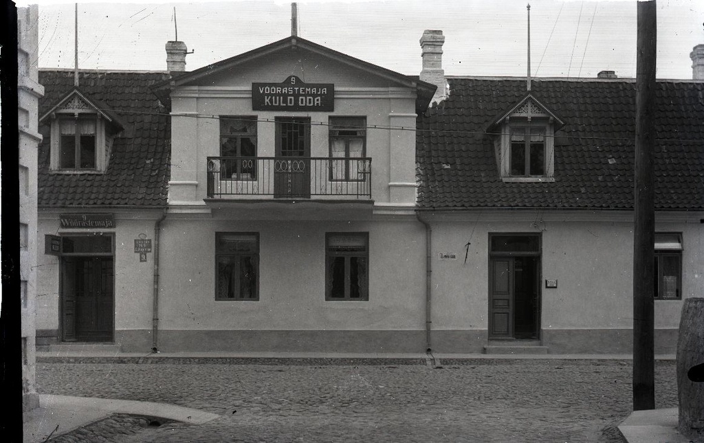 Lossi 11, võõrastemaja "Kuld Oda" hoone Kuressaares