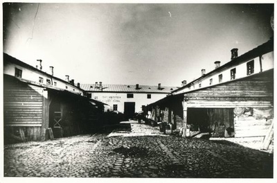 Kaubahoov: sisehoovi vaade. Tartu, 1914. Repro: E. Selleke.  duplicate photo