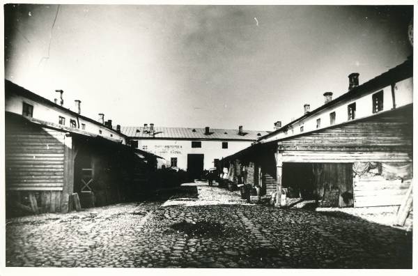 Kaubahoov: sisehoovi vaade. Tartu, 1914. Repro: E. Selleke.