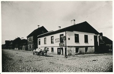 Turu tänav. Munakivisillutis, gaasilatern, veovoorimees. Tartu, ca 1914.  duplicate photo