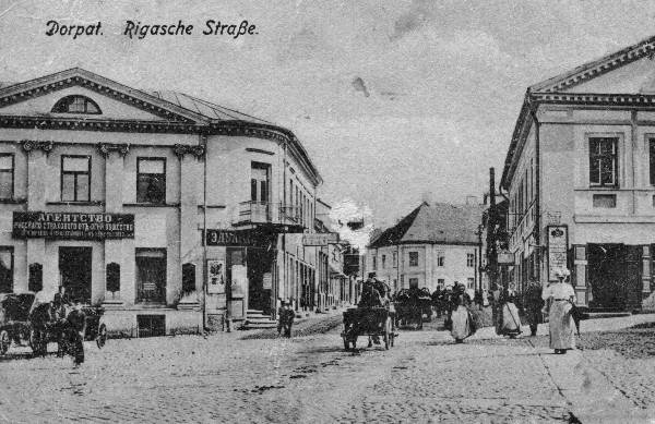 Riia ja Uueturu t nurk. Taga kauguses reaalkool. Tartu, ca 1900-1908.