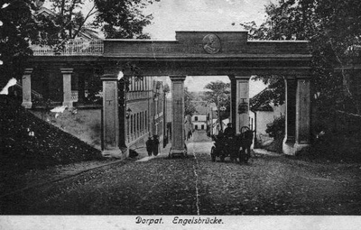 Inglisild Toomemäel, voorimees Lossi tänaval. Tartu,  ca 1915.  duplicate photo