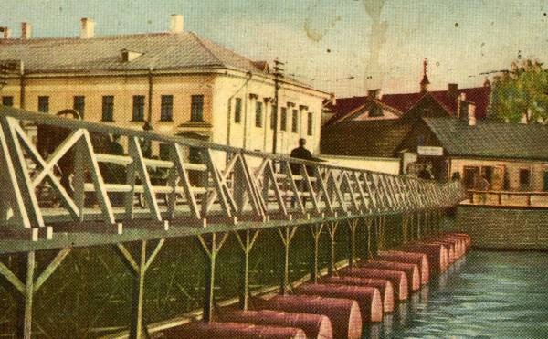 Ujuksild (pontoonsild) Riia t joonel. Taga hooned Emajõe paremkaldal. Tartu, 1936-1940.