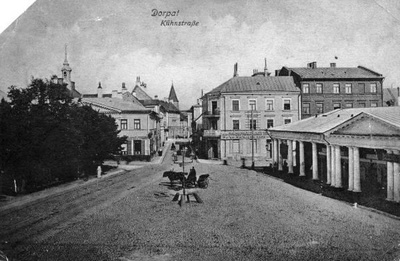 Küüni t. Ees voorimees ja kaubahoov (paremal). Kaugemal südalinn ja Jaani kiriku torn.  Tartu, 1910-1918.  duplicate photo