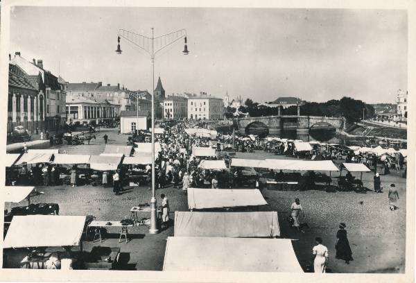 Laat - turg Emajõe paremkaldal. Tartu, 1939.