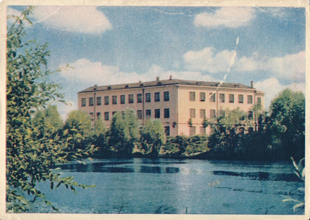 Tartu töölisnoorte keskkool ( proj. V. Tippel; Narva mnt 4), 1953. Foto E. Ignatovitš.