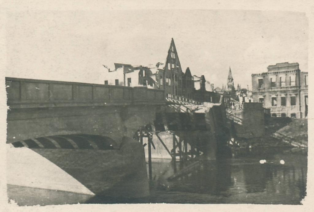 Tartu linnavaade. Vabadussilla varemed. 1944.a.