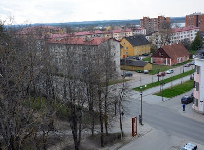Foto. Võru.  Lenini (Jüri)  ja Gorki (Katariina allee)  tänavate ristmik augustis 1982.a. rephoto