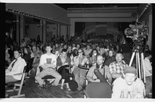 Festival Fiesta 1992, ööklubi Pärnu Rannasalongis (Kuursaalis); ansambel Tunnetusüksus - publik