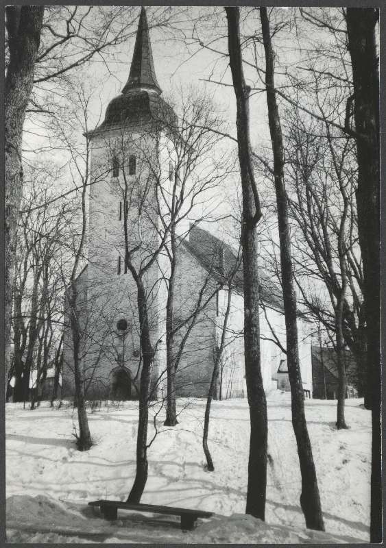 foto, Viljandi, Jaani kirik lauluväljaku poolt, talv, 1980, foto E. Veliste