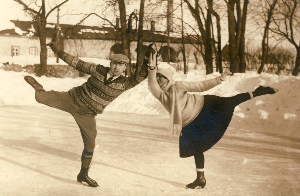 Leonhard Kuivkaev ja Lola Hanusch uisutamas