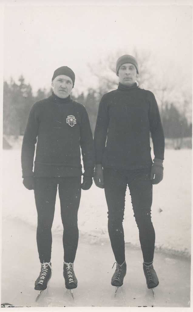 Kiiruisutajad L. Reivart ja A. Mitt