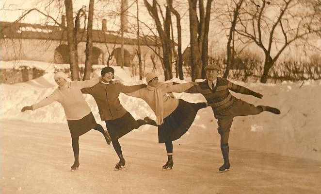 Leonhard Kuivkaev sõpradega uisutamas