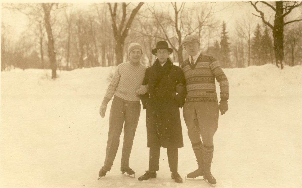 Leonhard Kuivkaev sõpradega uisutamas