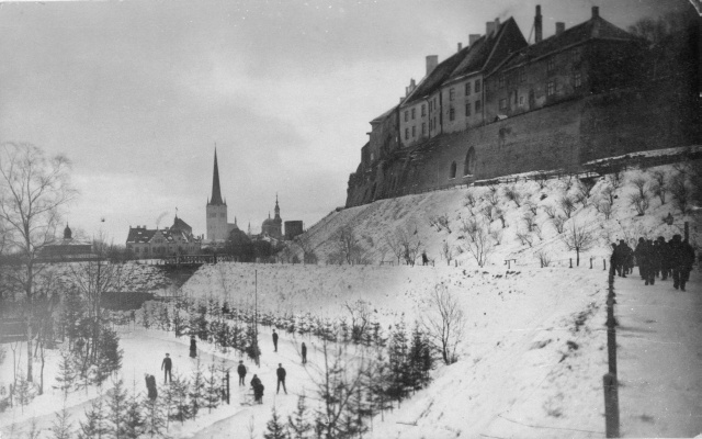 Uisurada Toompea nõlva all