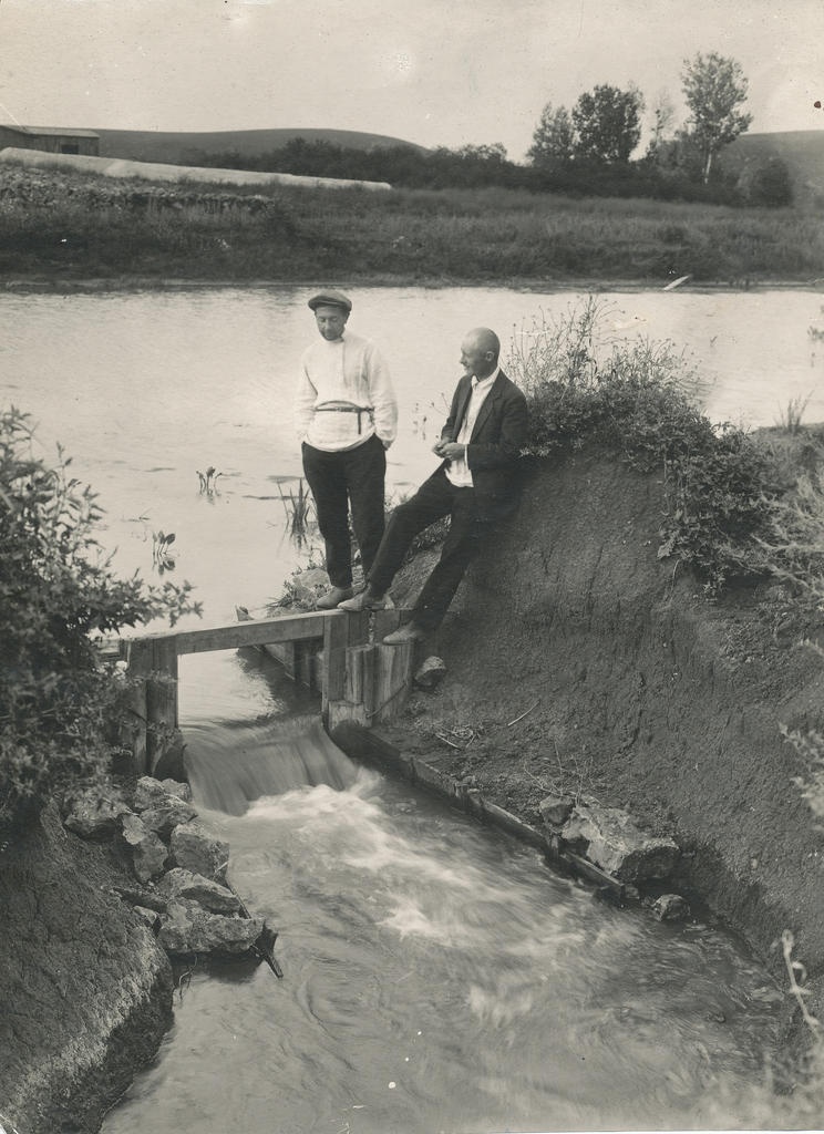 Foto. Veehoidla ja reguleeritav äravoolukanal   Kiputðaja Krinitsa asula lähedal  Donbassis Ukraina NSV-s.