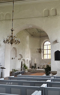 fotopostkaart, Viljandi, Jaani kirik, sisevaade, altar, kantsel, pingid, 1913, foto J. Riet rephoto