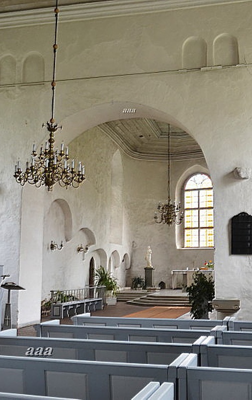 fotopostkaart, Viljandi, Jaani kirik, sisevaade, altar, kantsel, pingid, 1913, foto J. Riet rephoto