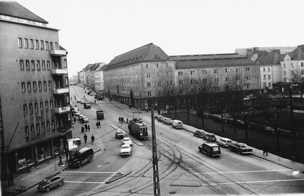 Traffic at the crossing of Hameentien and Sturenkadu