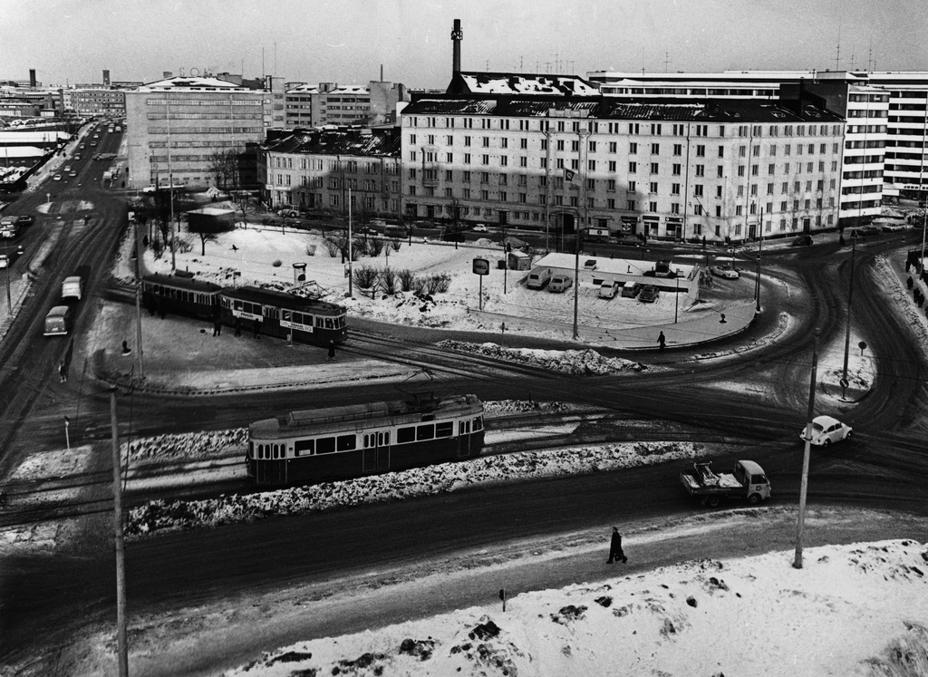 Traffic in the crossing of Porvoon street and Sturenkadu