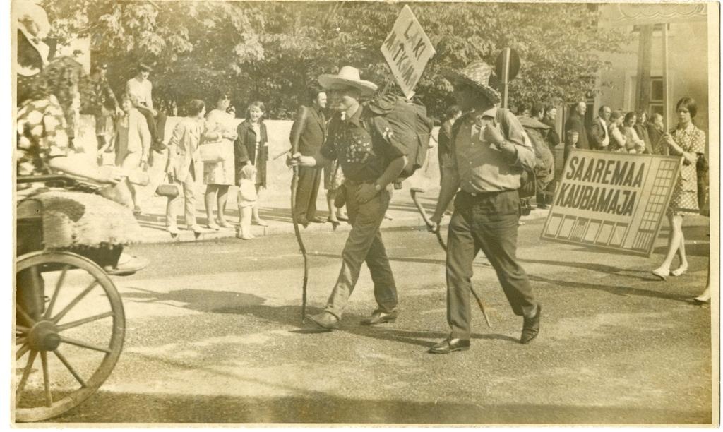 Saaremaa kevadlaat 1970: laadaliste rongkäik Lossihoovi