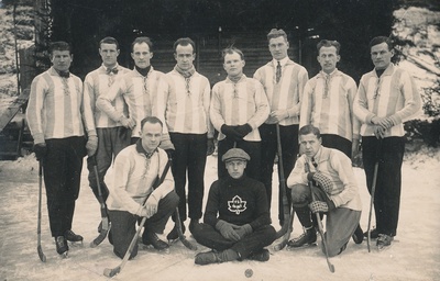 VS Sport jääpallimeeskond - Eesti meister  duplicate photo