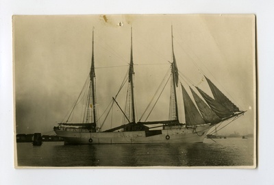 Purjelaev "Pärnumaa" ankrus  duplicate photo