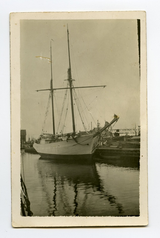 Purjelaev "Liina" sadamas