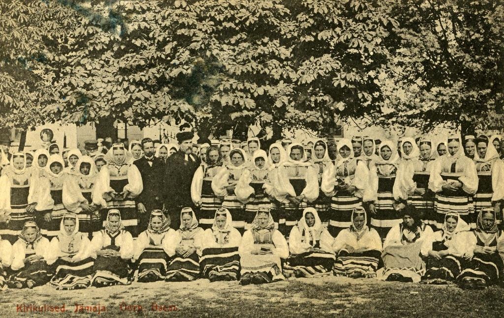 Saaremaa rahvariided, Jämaja naised koos kirikuõpetajatega