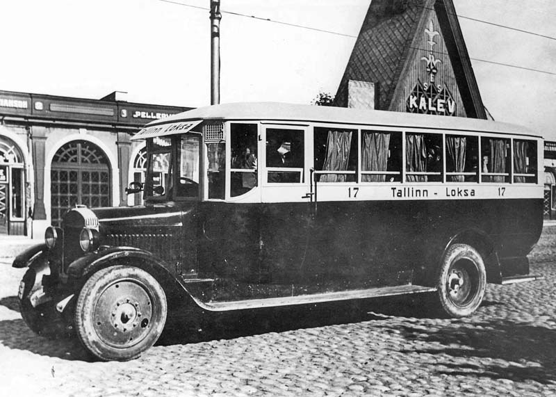 28-seat Continental Nr 53, pictured in Tatsi owned (Tatsi Nr 17) on Tallinn-Loksa line in 1928 in the Russian market in front of the Kalev Garden. The bus was on the bill in Motors until April 24, 1936.
