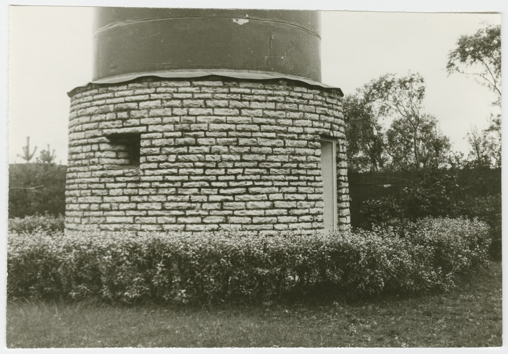 Narva-Jõesuu tuletorni paekivist alumine osa