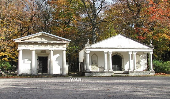 Kabelid Kudjape kalmistu väravas rephoto