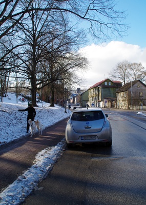 Noormehed ülikondades rephoto